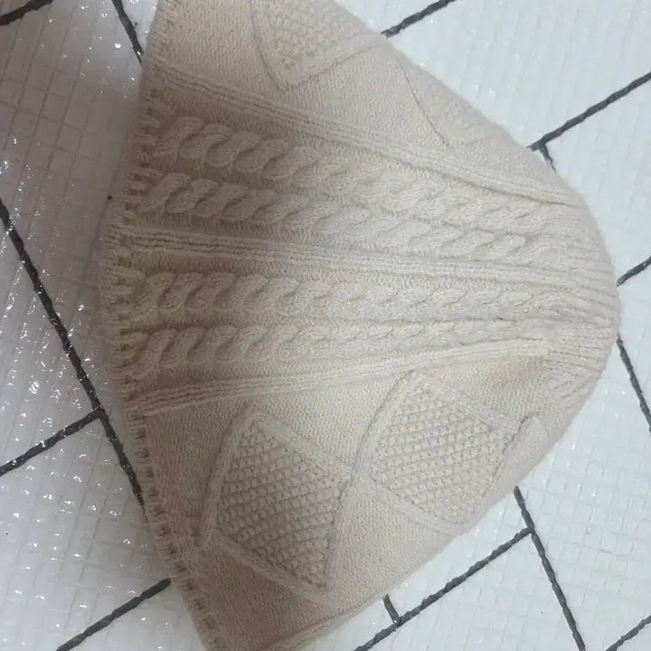 [BUNJANG] Ivory Cable Knit Bucket Hat / 아이보리 꽈배기 니트 버킷햇