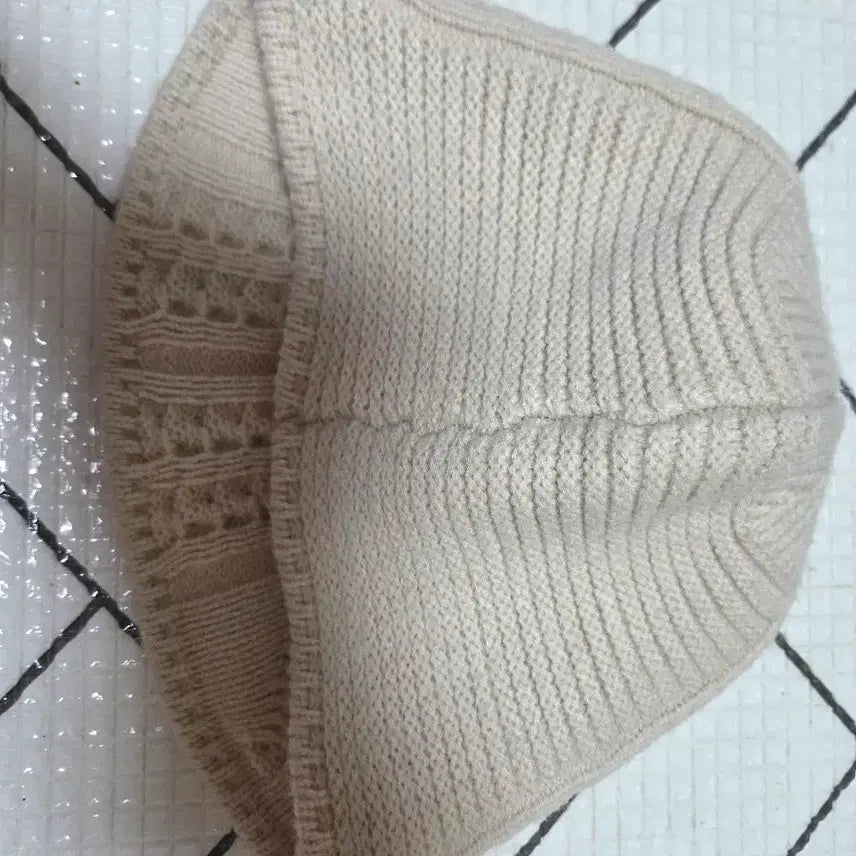 [BUNJANG] Ivory Cable Knit Bucket Hat / 아이보리 꽈배기 니트 버킷햇