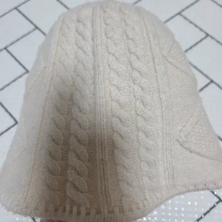 [BUNJANG] Ivory Cable Knit Bucket Hat / 아이보리 꽈배기 니트 버킷햇