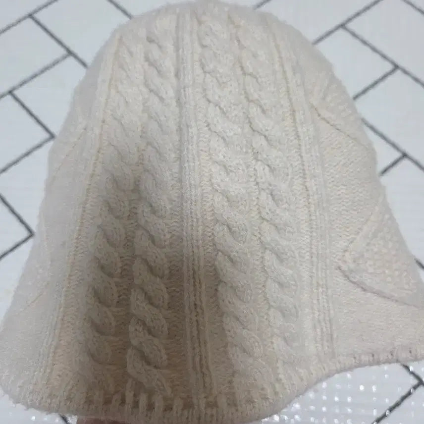 [BUNJANG] Ivory Cable Knit Bucket Hat / 아이보리 꽈배기 니트 버킷햇