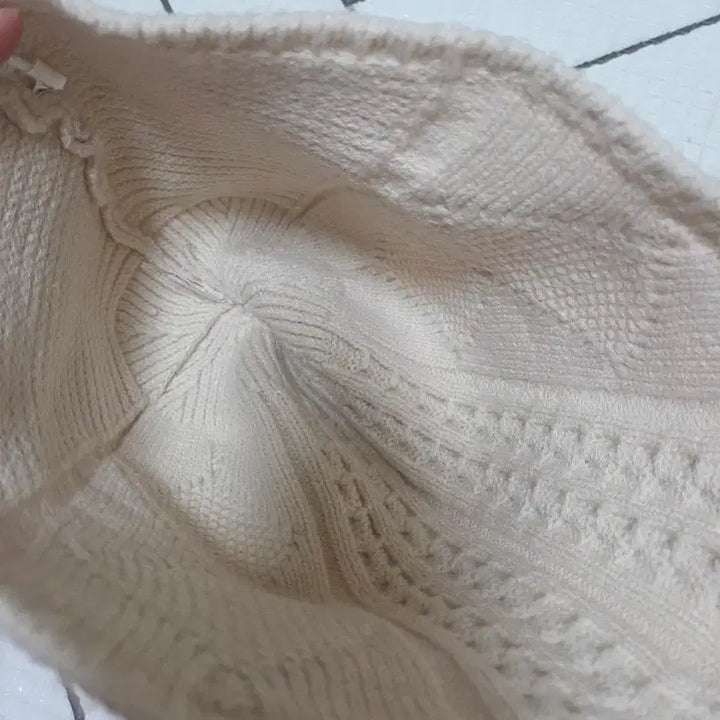 [BUNJANG] Ivory Cable Knit Bucket Hat / 아이보리 꽈배기 니트 버킷햇