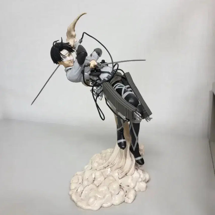 [BUNJANG] Attack on Titan Levi Figure / 정품)진격의거인 제일복권 땅울림 B상 리바이 피규어 팝니다