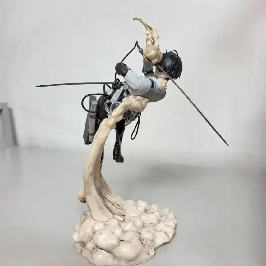 [BUNJANG] Attack on Titan Levi Figure / 정품)진격의거인 제일복권 땅울림 B상 리바이 피규어 팝니다