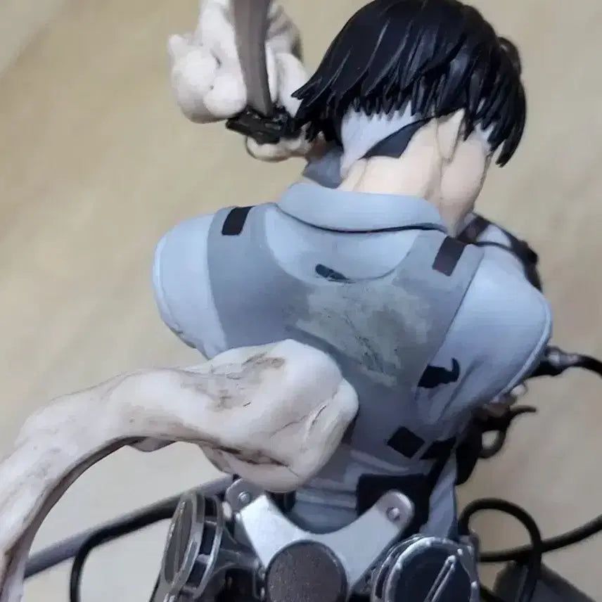 [BUNJANG] Attack on Titan Levi Figure / 정품)진격의거인 제일복권 땅울림 B상 리바이 피규어 팝니다