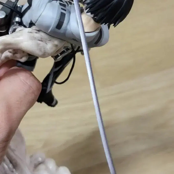 [BUNJANG] Attack on Titan Levi Figure / 정품)진격의거인 제일복권 땅울림 B상 리바이 피규어 팝니다