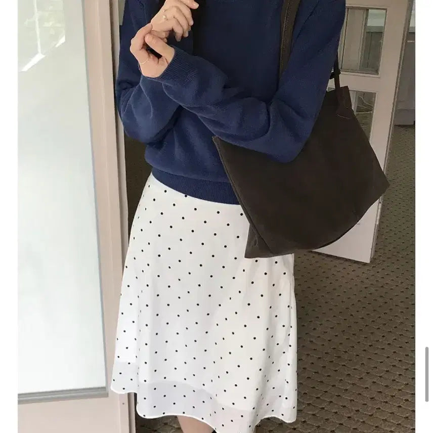 [BUNJANG] Unusually Minev Knit Round Neck Navy / 언유즈얼리 미네브 니트 라운드넥 네이비