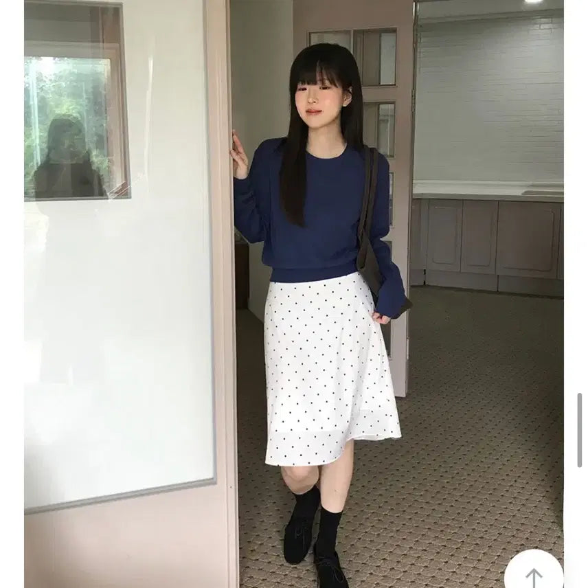 [BUNJANG] Unusually Minev Knit Round Neck Navy / 언유즈얼리 미네브 니트 라운드넥 네이비