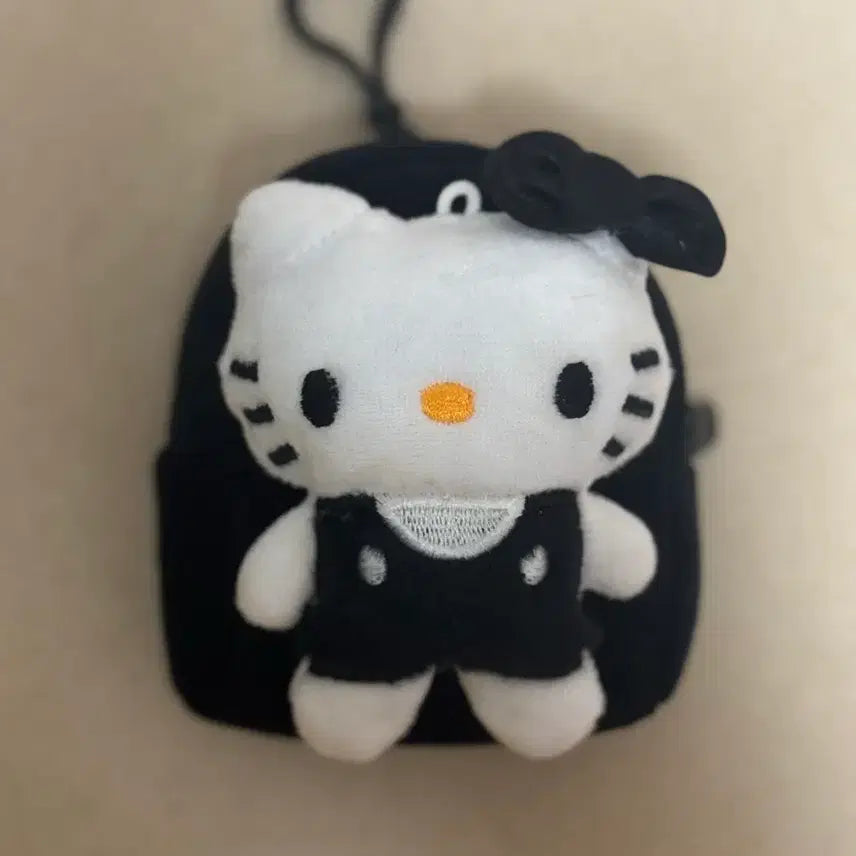 [BUNJANG] Hello Kitty Black Mini Backpack Keyring / 헬로키티 블랙 미니 백팩 인형 키링