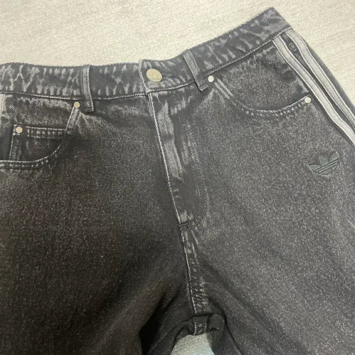 [BUNJANG] Adidas Adicolor Denim Firebird Pants True Black Denim / 아디다스 아디컬러 데님 파이어버드 팬츠 트루 블랙 데님