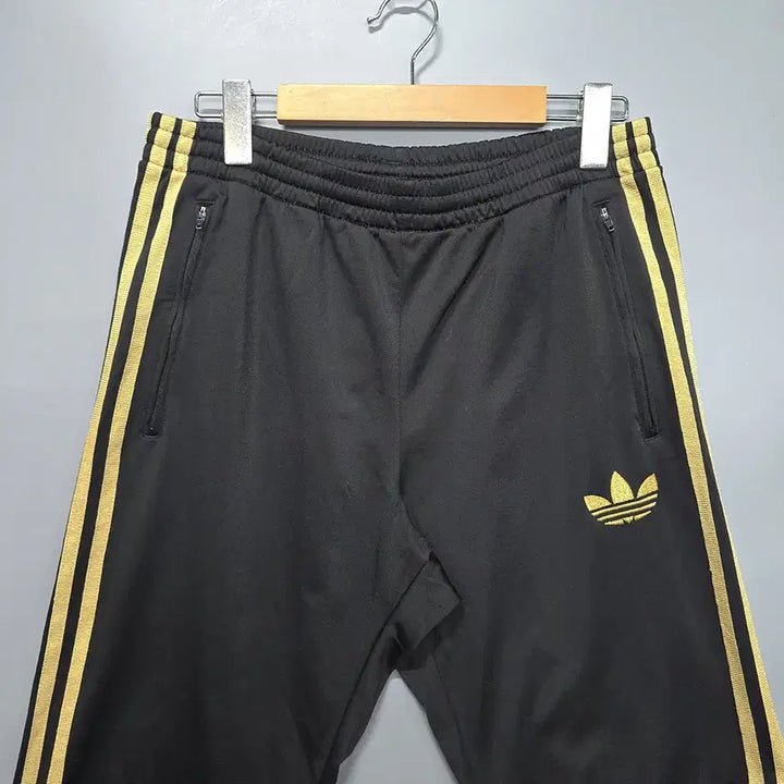[BUNJANG] Adidas Firebird Track Pants (Gold Stripes) - 95 / 아디다스(adidas) 파이어버드 트랙팬츠 골드삼선 95