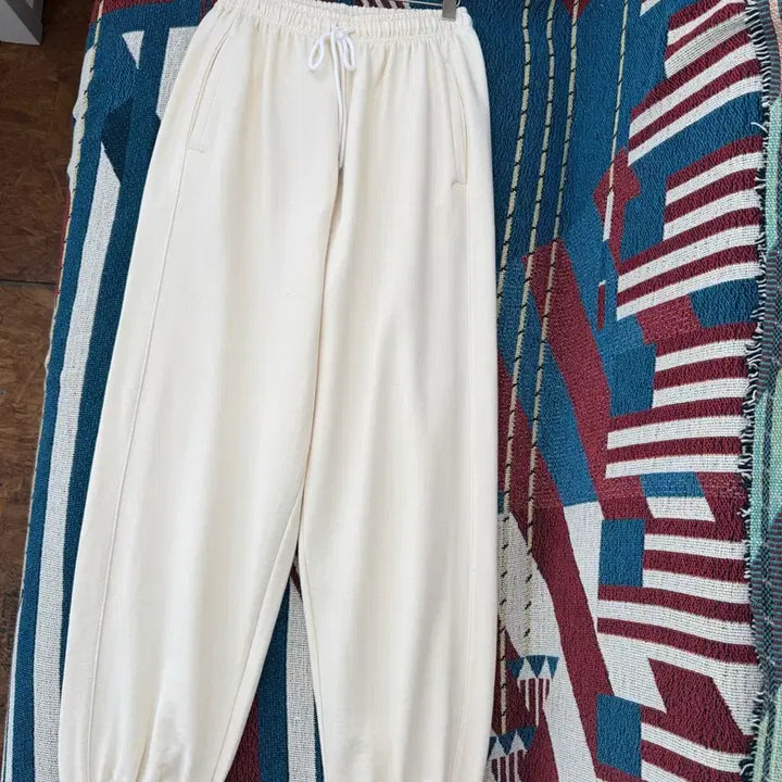 [BUNJANG] Averc Nu Cream Jogger Pants / 교신안함)아베크누 크림 조거 팬츠