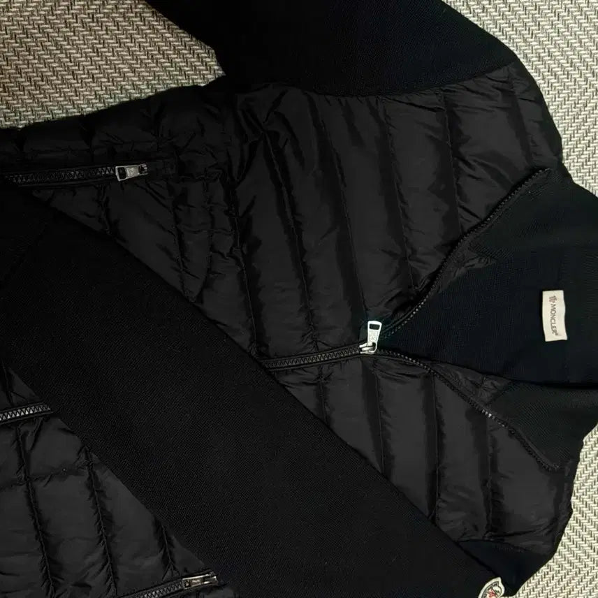 [BUNJANG] Moncler Knit Padded Jacket / 몽클레어 니트 패딩