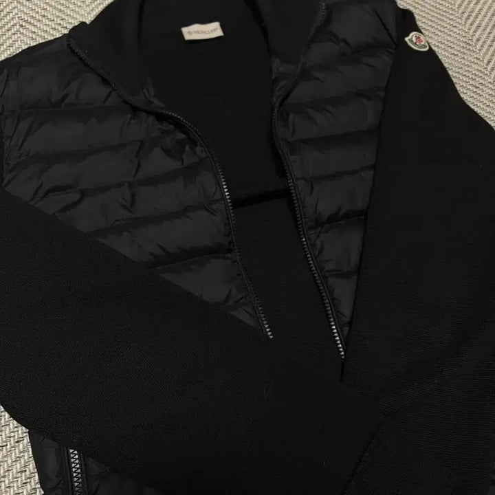 [BUNJANG] Moncler Knit Padded Jacket / 몽클레어 니트 패딩