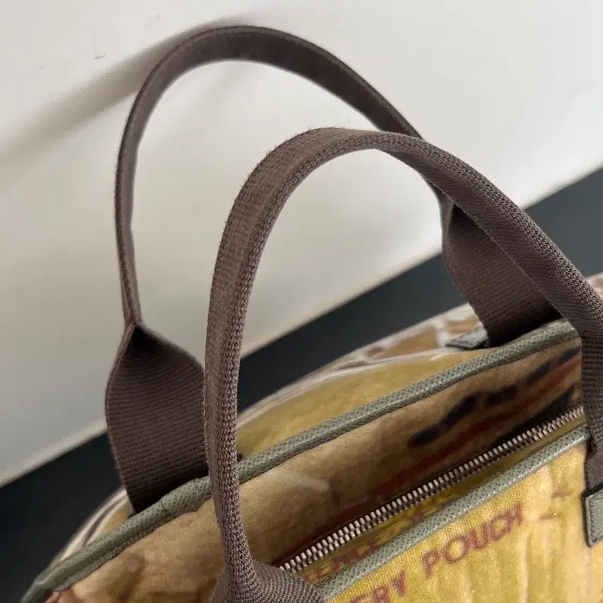 [SOLD OUT] 비비안웨스트우드 그래픽 야스민 토트백