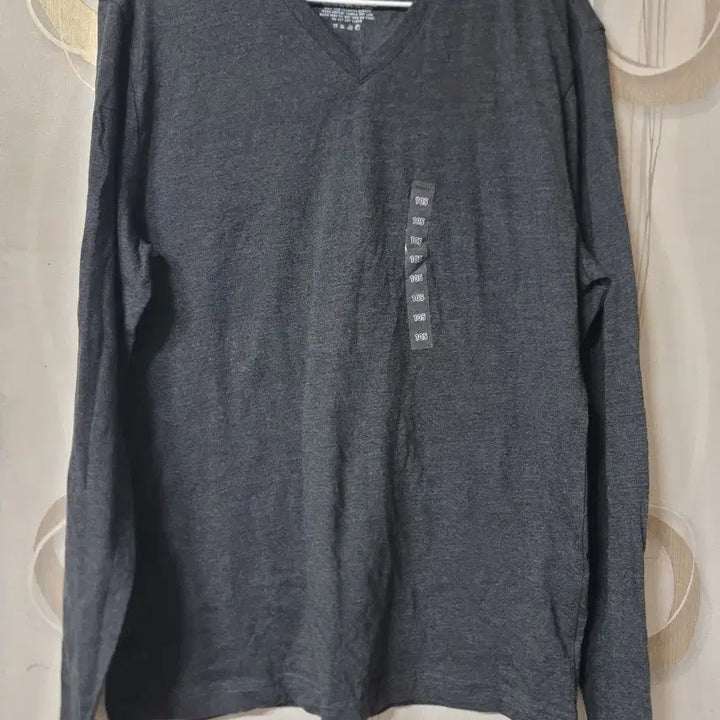 [BUNJANG] V-neck Long Sleeve T-shirt (Size 105) / 폴햄 V넥 긴팔 티셔츠 105 사이즈
