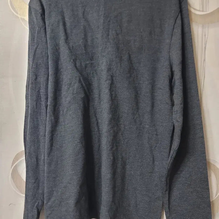 [BUNJANG] V-neck Long Sleeve T-shirt (Size 105) / 폴햄 V넥 긴팔 티셔츠 105 사이즈