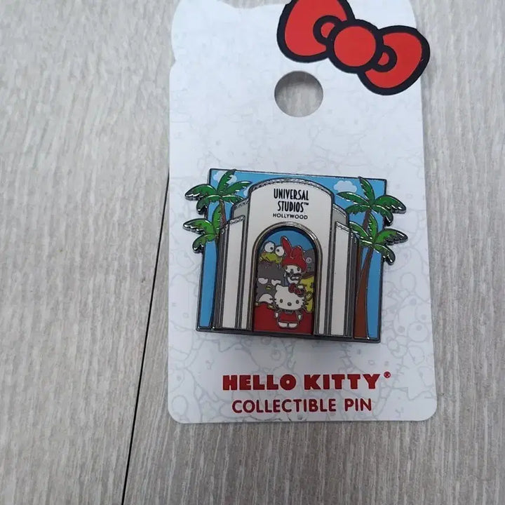 [BUNJANG] Hello Kitty Universal Studios Pin Badge / 헬로키티 유니버셜 스튜디오 핀뱃지