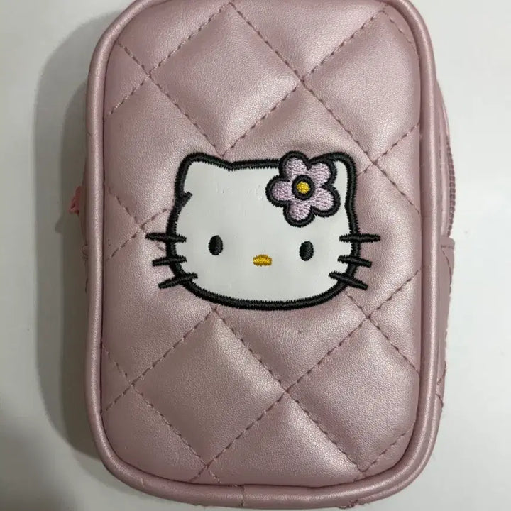 [BUNJANG] Kitty Quilted Pouch Magazine Accessory / 키티 퀄팅 파우치 잡지부록 (50주년x)