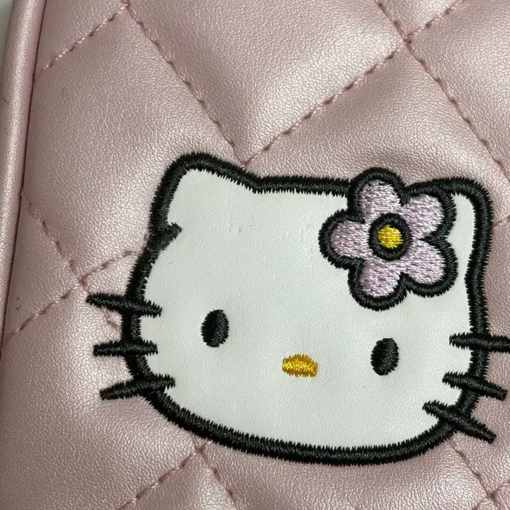 [BUNJANG] Kitty Quilted Pouch Magazine Accessory / 키티 퀄팅 파우치 잡지부록 (50주년x)