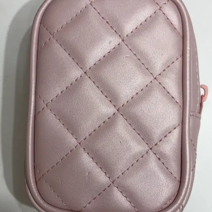 [BUNJANG] Kitty Quilted Pouch Magazine Accessory / 키티 퀄팅 파우치 잡지부록 (50주년x)