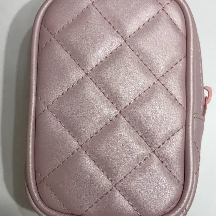 [BUNJANG] Kitty Quilted Pouch Magazine Accessory / 키티 퀄팅 파우치 잡지부록 (50주년x)