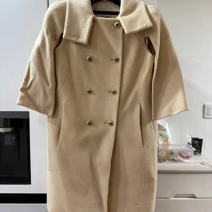 [BUNJANG] ZOOC Yellow Cape Coat with Fur Trim (Size 55) / 5/26까지  ZOOC (주크) 연노랑색 포인트퍼 케이프 코트 55사이즈
