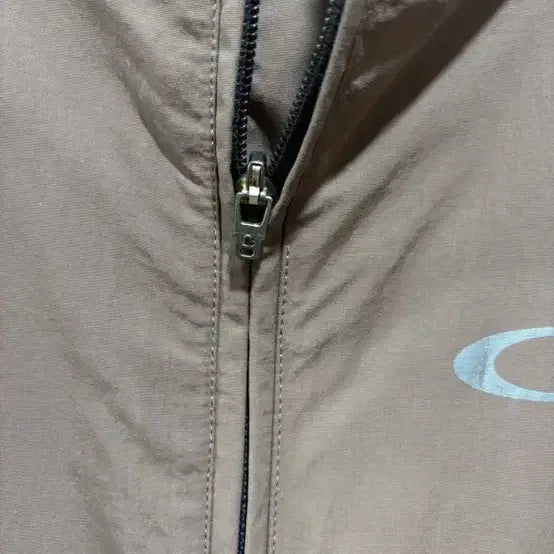 [BUNJANG] Oakley Brown Windbreaker Hooded Jacket / 오클리 브라운 바람막이 후드 자켓