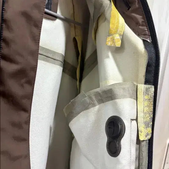 [BUNJANG] Oakley Brown Windbreaker Hooded Jacket / 오클리 브라운 바람막이 후드 자켓