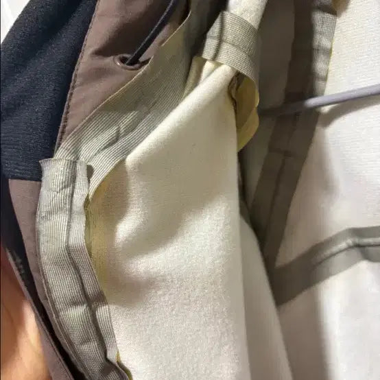 [BUNJANG] Oakley Brown Windbreaker Hooded Jacket / 오클리 브라운 바람막이 후드 자켓