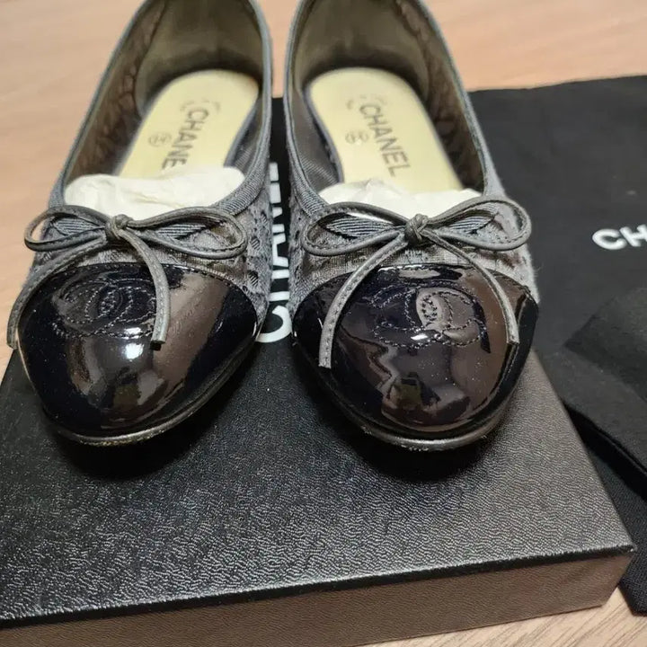 [BUNJANG] Chanel Black Enamel Lace Ballerina Flats 35.5 / 샤넬 정품 레이스 발레리나 35.5 판매
