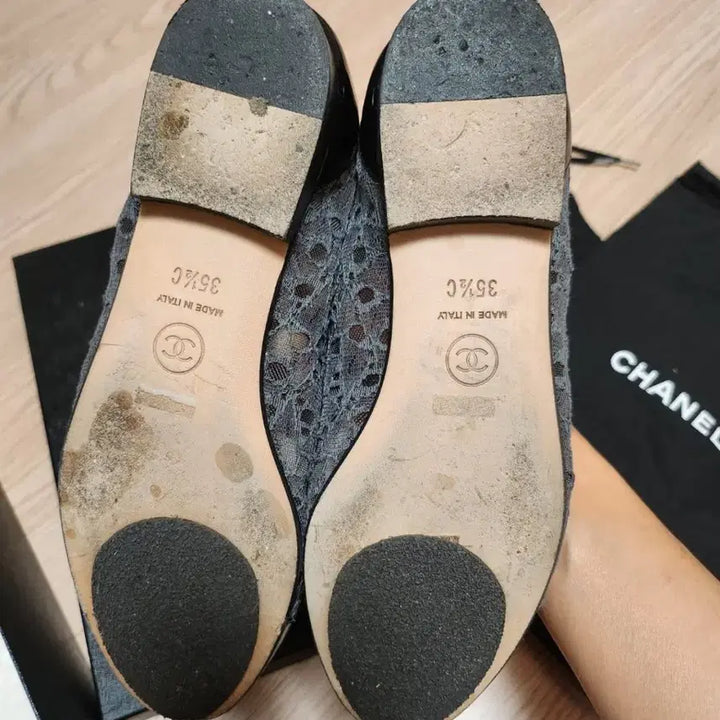 [BUNJANG] Chanel Black Enamel Lace Ballerina Flats 35.5 / 샤넬 정품 레이스 발레리나 35.5 판매