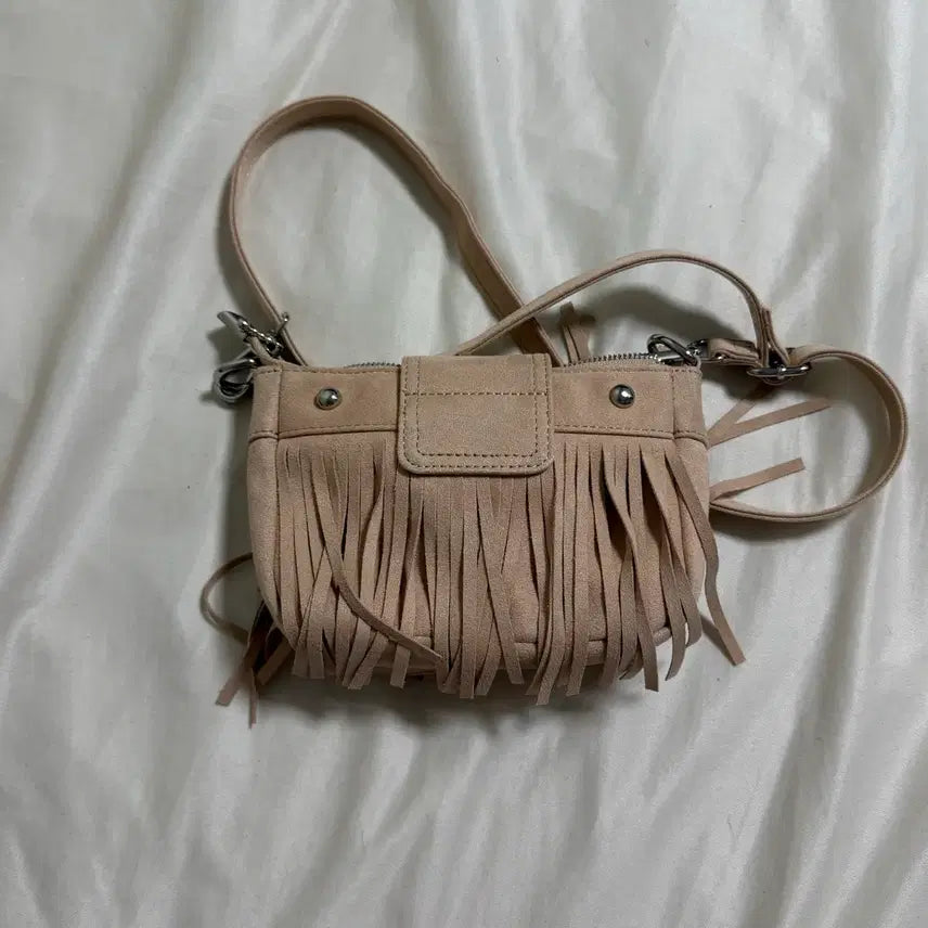 [BUNJANG] Bady Suede Fringe Mini Bag Coral Beige / 배디 스웨이드 프린지 미니백 코랄베이지