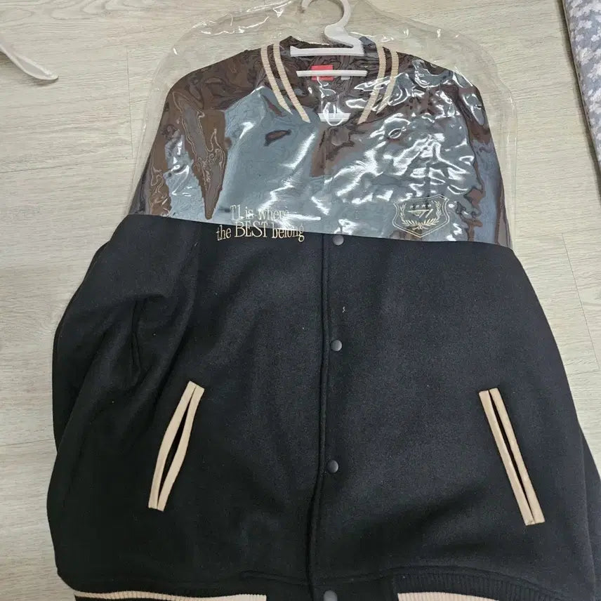 [BUNJANG] T1 23 Worlds Championship Commemorative Jacket / T1 23 월즈 우승기념 자켓