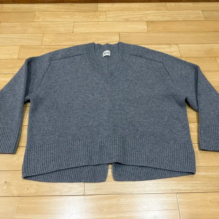 [BUNJANG] Khaite Oversized V-Neck Cashmere Knit Sweater / Khaite 케이트 브이넥 오버사이즈 니트