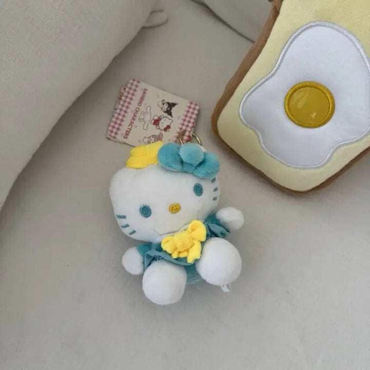 [BUNJANG] Hello Kitty Yellow Ribbon Cap Doll Keyring / (정품)헬로키티 노란 리본캡모자 인형키링 열쇠고리(새상품)