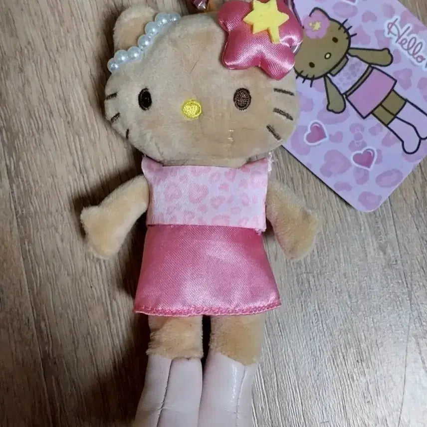 [BUNJANG] Tanning Long Legs Hello Kitty Keyring / 태닝 롱다리 헬로키티 인형키링