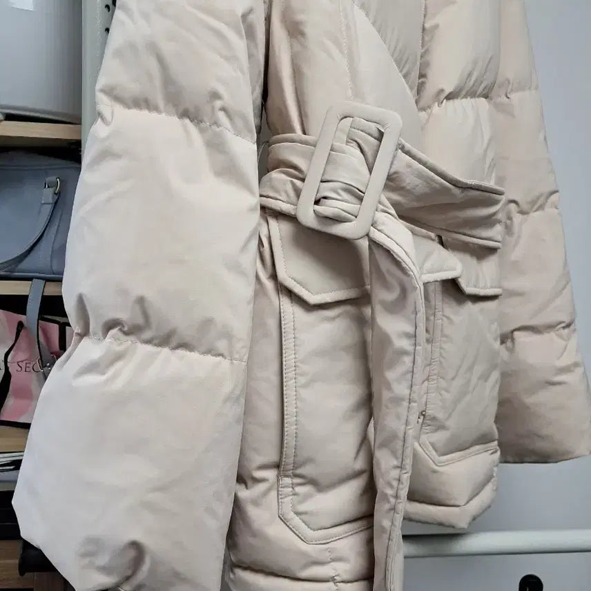 [BUNJANG] Calvin Klein Belted Puffer Jacket / 캘빈클라인 아이보리 벨티드 푸퍼 패딩캘빈클라인 벨티드 여성 패딩