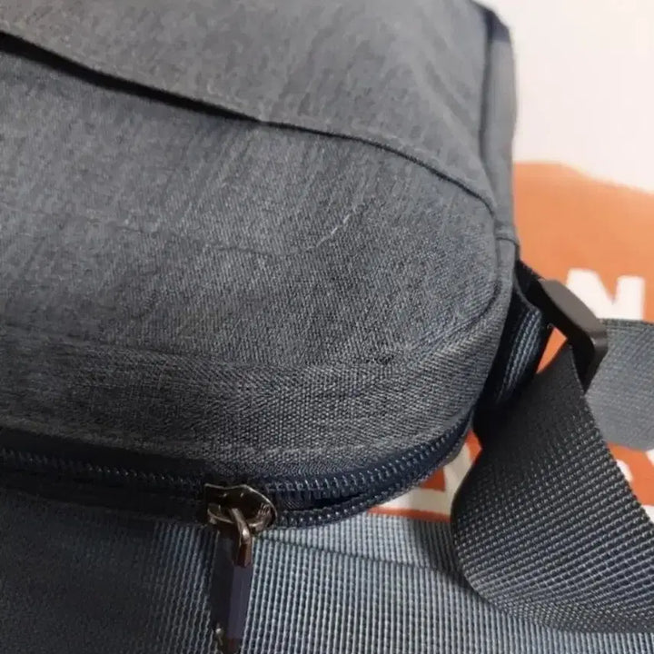[BUNJANG] Delsey Crossbody Bag / 남녀공용 델시(Delsey) 크로스가방
