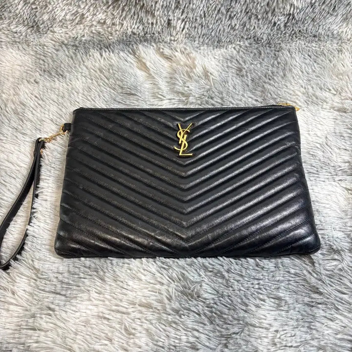 [BUNJANG] OS Monogram Clutch / [리엘중고명품] 입생로랑 모노그램 클러치 금장