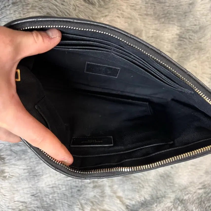 [BUNJANG] OS Monogram Clutch / [OS] 입생로랑 모노그램 클러치 금장