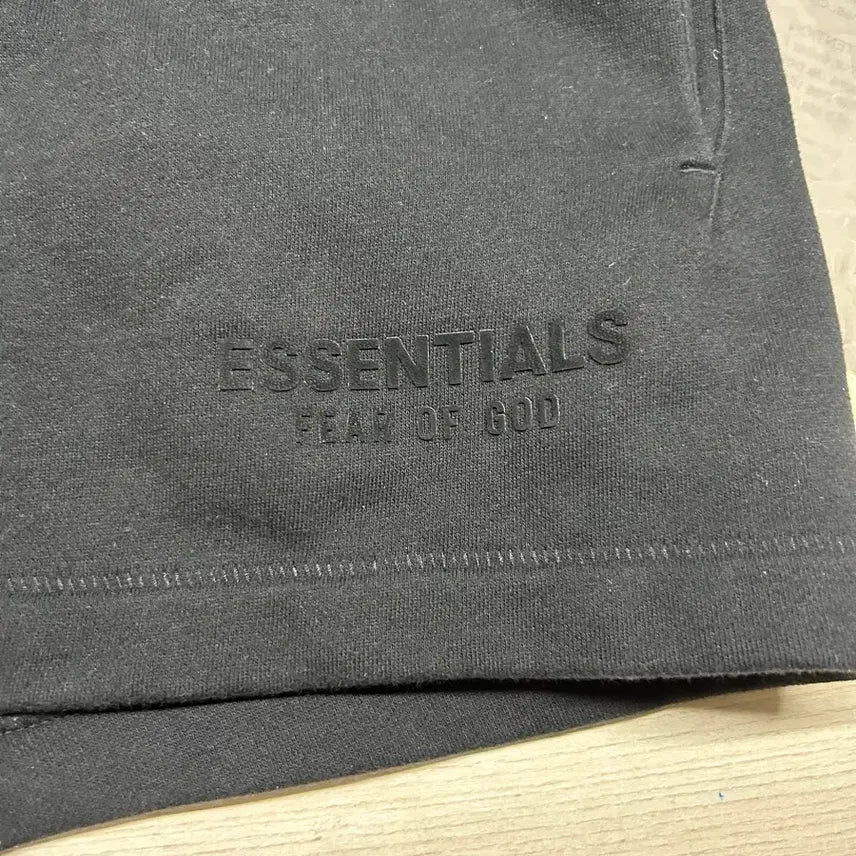 [BUNJANG] Fear of God Essentials Shorts (Size S) / 피오갓 에센셜 반바지 s 사이즈 교환 ->m