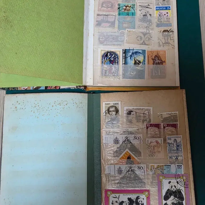 [BUNJANG] Vintage Stamp Collection Album (Set of 2) / 오래된 빈티지 우표 수집 앨범 2권