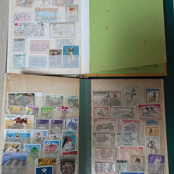 [BUNJANG] Vintage Stamp Collection Album (Set of 2) / 오래된 빈티지 우표 수집 앨범 2권