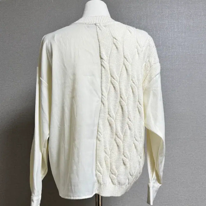 [BUNJANG] Ivory Half-and-Half Knit Blouse / 자라. 아이보리 반반 니트 블라우스