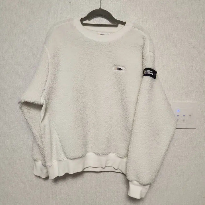 [BUNJANG] National Geographic Fleece Sweatshirt (White, 95-100) / 상태A+)내셔널지오그래픽 뽀글이 플리스 맨투맨 화이트 95-100