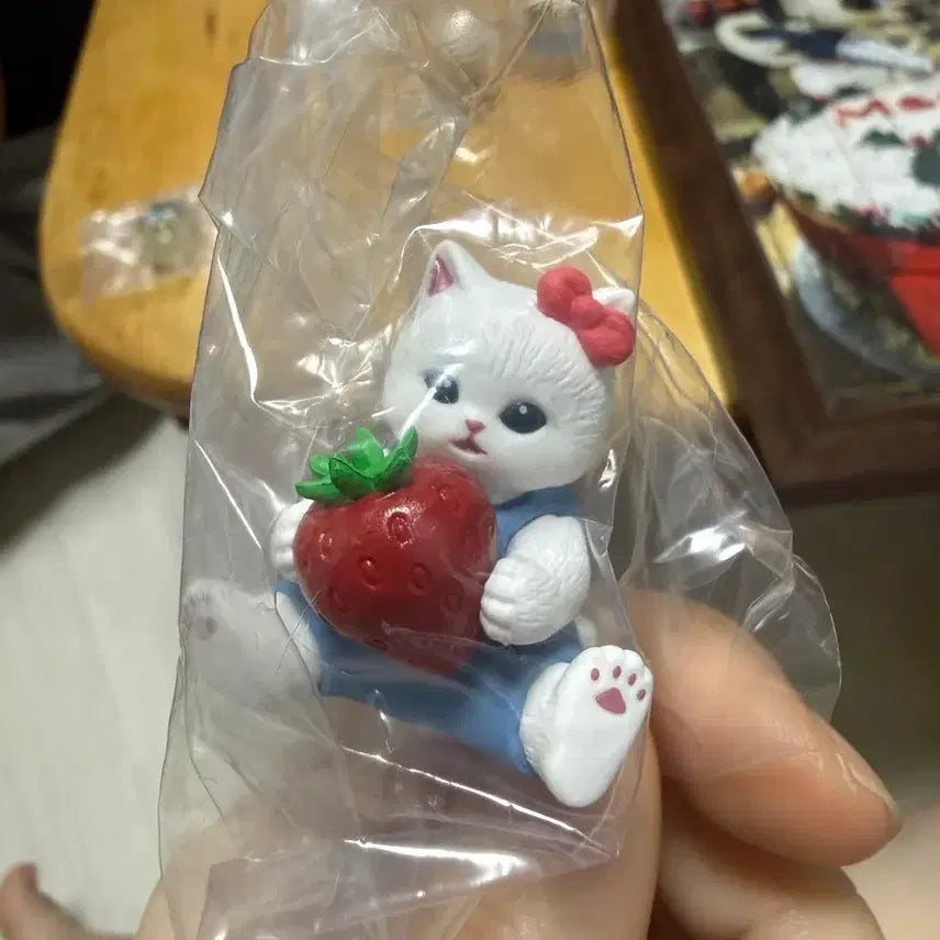 [BUNJANG] Hello Kitty Mofsand Gachapon / 헬로키티 가챠 모프샌드