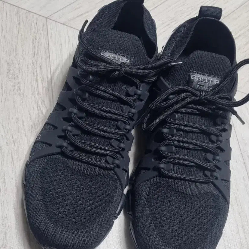 [BUNJANG] Ballet Tebat 2.0+ Black Walking Shoes 245 / 밸롭 티바트 2.0+ 블랙 워킹화 245