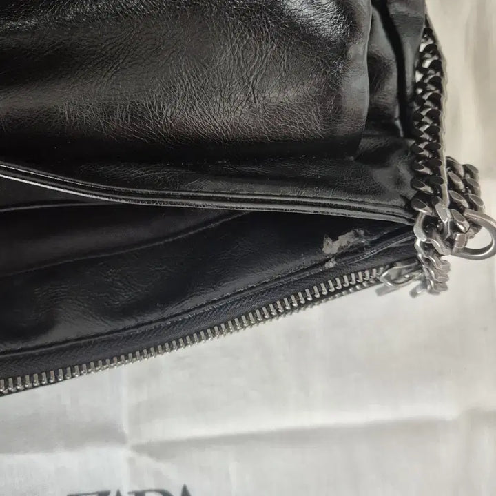 [BUNJANG] Zara Flap Shoulder Bag / 자라 락 플랩 숄더백