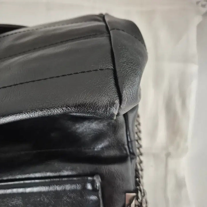 [BUNJANG] Zara Flap Shoulder Bag / 자라 락 플랩 숄더백