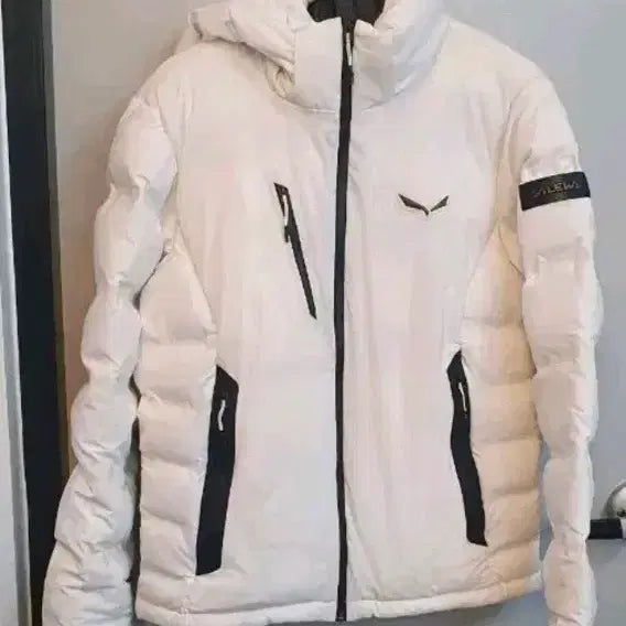 [BUNJANG] Saleva Goose Down Jacket (Size 100) / 살레와 구스다운 패딩 100사이즈 판매합니다. 화이트 색상이라 얼굴이 화
